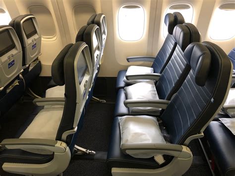 united 777 economy review